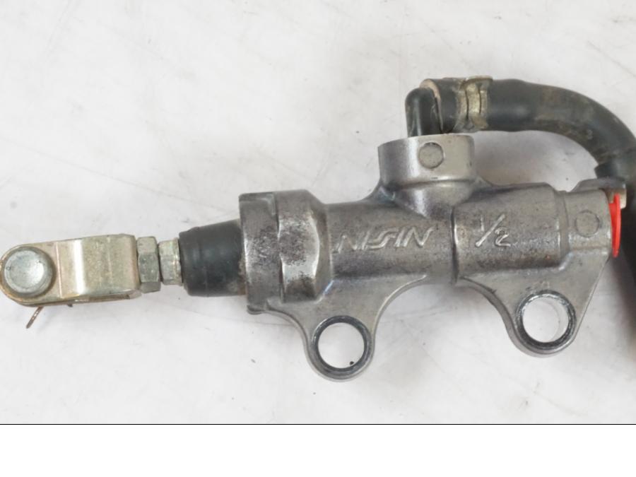 Baksidan på Bromshuvudcylinder från en Kawasaki KL 650A -1987 motorcykel.