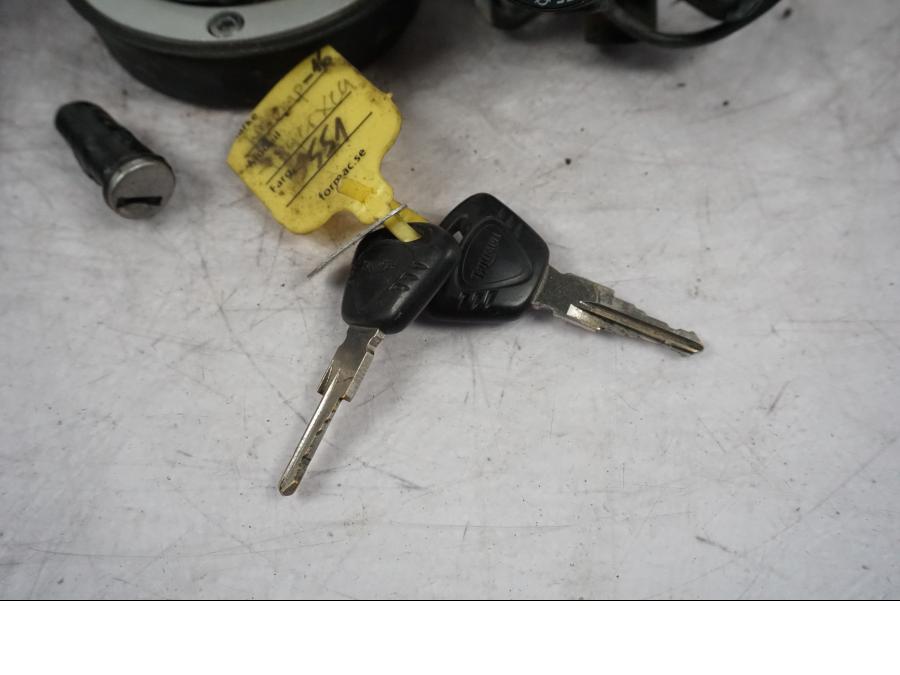 Höger sida på Låssats från en Triumph Tiger Explorer -2016 motorcykel.