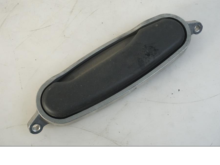 Framsidan på Täcklock från en Indian Chieftain Dark Horse -2019 motorcykel.