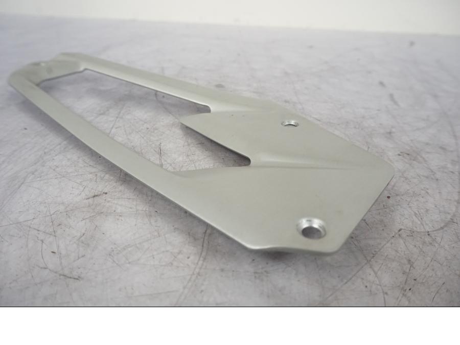 Vänster sida på Fotpinnehälskydd från en Kawasaki Z 800 -2014 motorcykel.