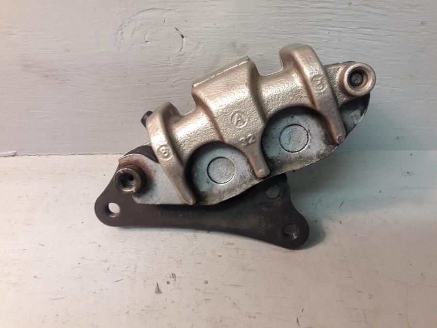 Baksidan på Bromsok från en Honda CBR 125 R -2008 motorcykel.