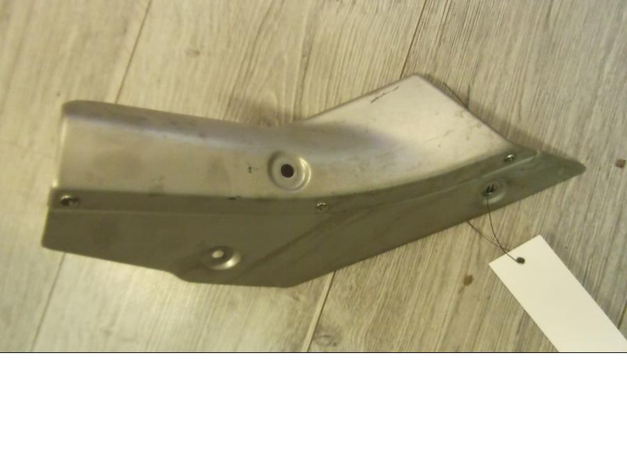 Framsidan på Värmeskydd från en Yamaha YZF 1000 R1 -2015 motorcykel.