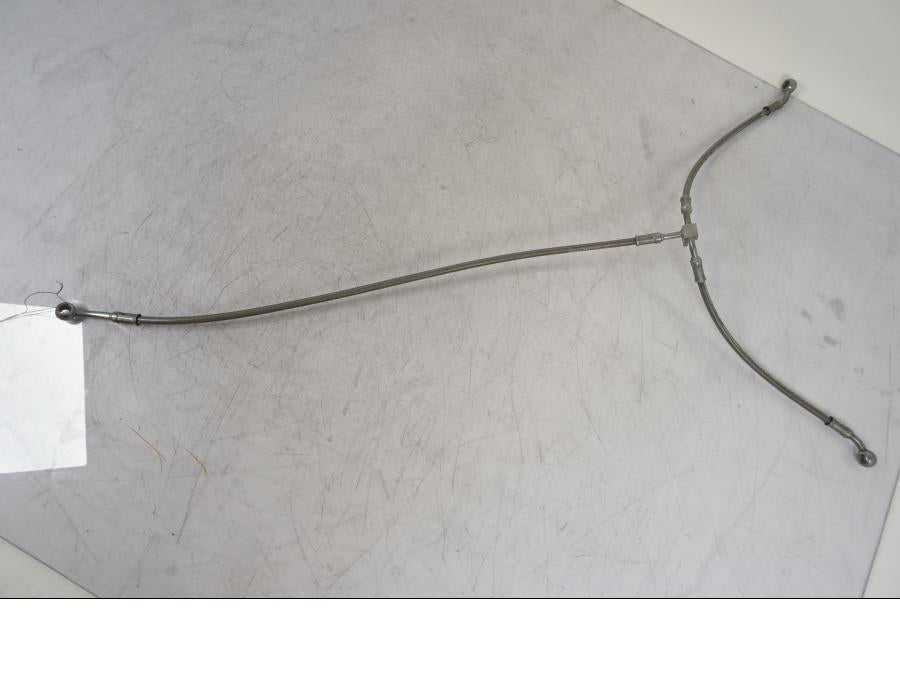 Framsidan på Bromsledning från en BMW R 1250 GS -2023 motorcykel.