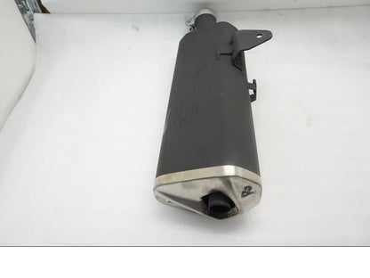 Vänster sida på Ljuddämpare från en Kawasaki Z 400 -2020 motorcykel.