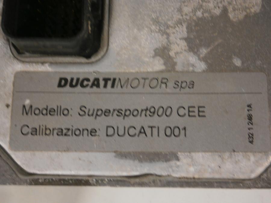 Vänster sida på CDI / ECU från en Ducati 900 SS -1999 motorcykel.