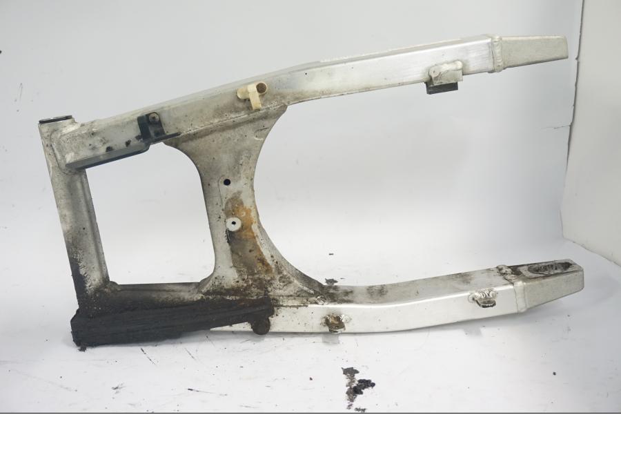 Baksidan på Sving från en Suzuki DL 1000 -2003 motorcykel.