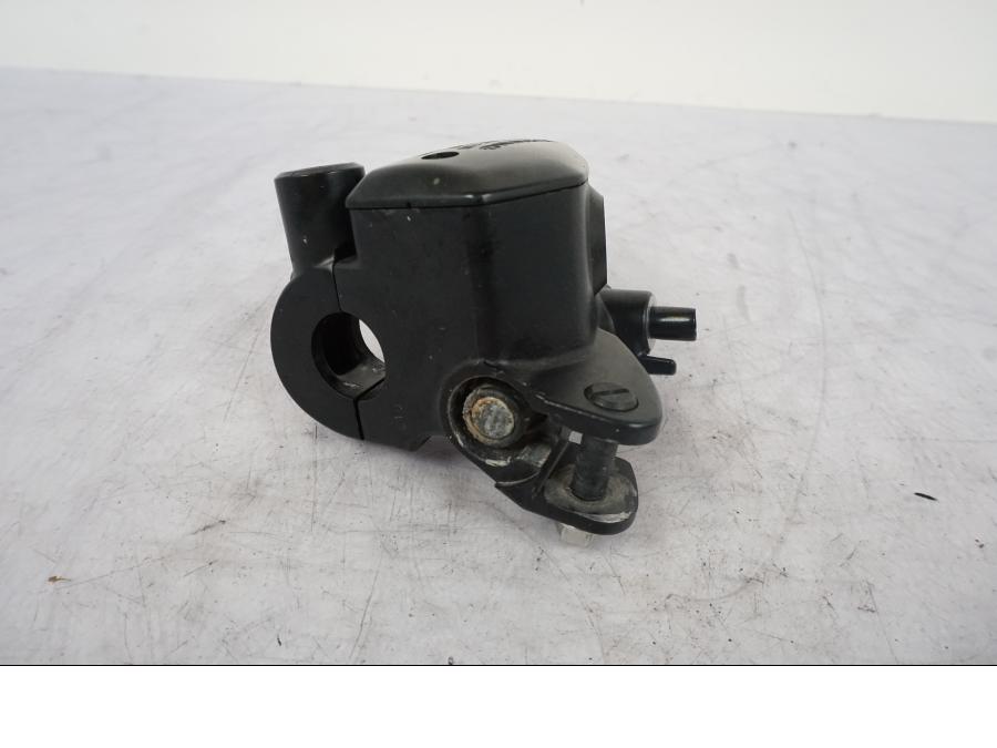 Framsidan på Bromshuvudcylinder från en Kawasaki Z 800 -2014 motorcykel.