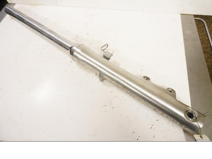 Framsidan på Gaffelben från en Kawasaki VN 1500 -1995 motorcykel.