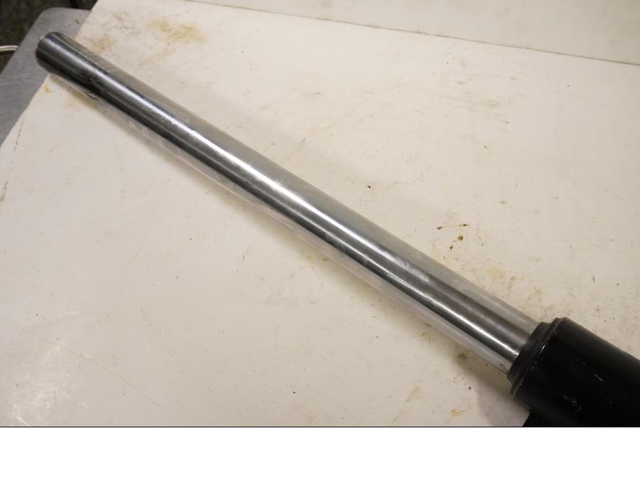 Vänster sida på Gaffelben från en Suzuki GSX 1100 EF -1984 motorcykel.