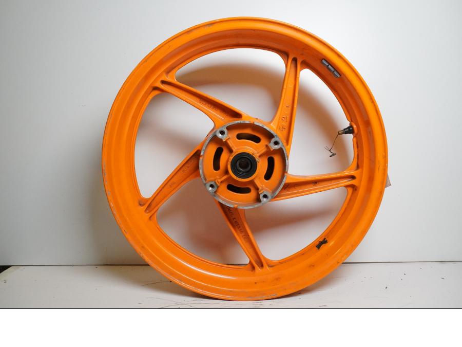 Extrabild2 på Fälg från en Honda CBR 125 R -2011 motorcykel.