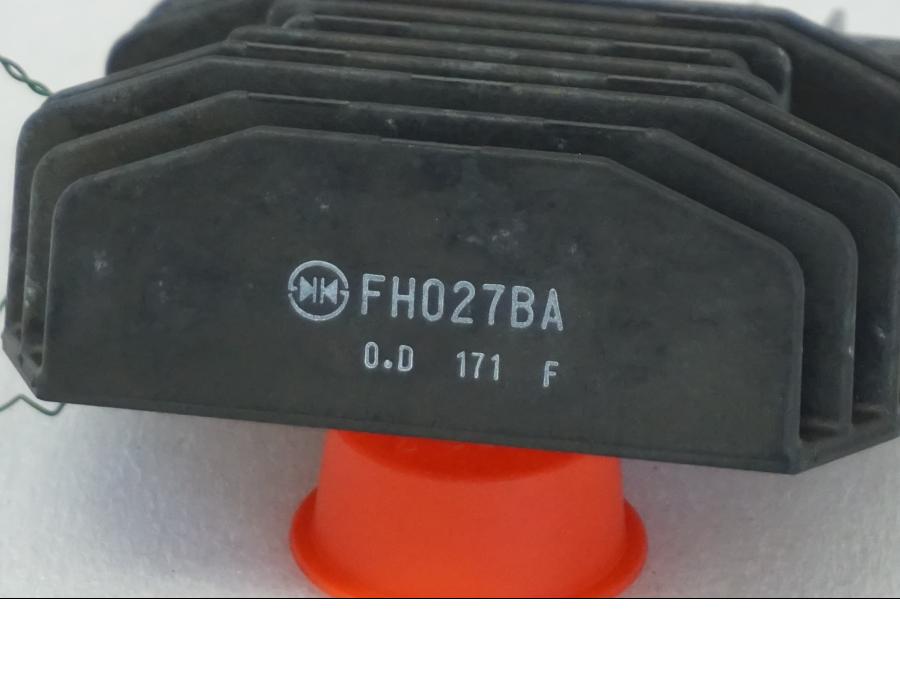 Höger sida på Likriktare från en KTM 1290 Super Adventure R -2021 motorcykel.