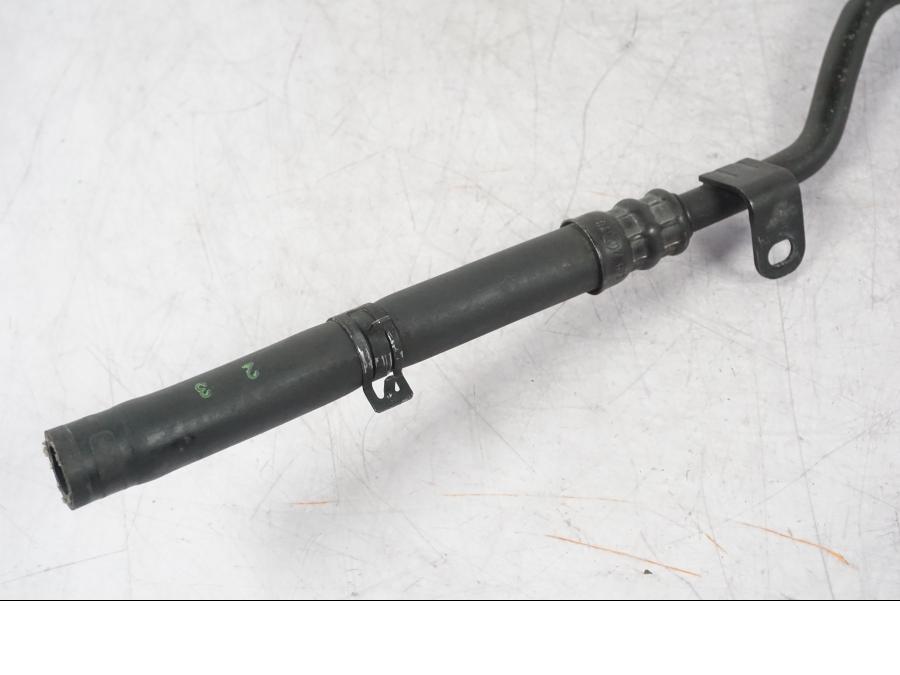 Baksidan på Oljekylrör från en BMW R 1200 GS -2005 motorcykel.