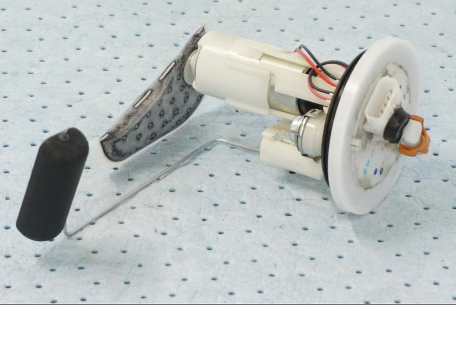 Baksidan på Bensinpump insprut från en Honda SH 300 A -2011 scooter.