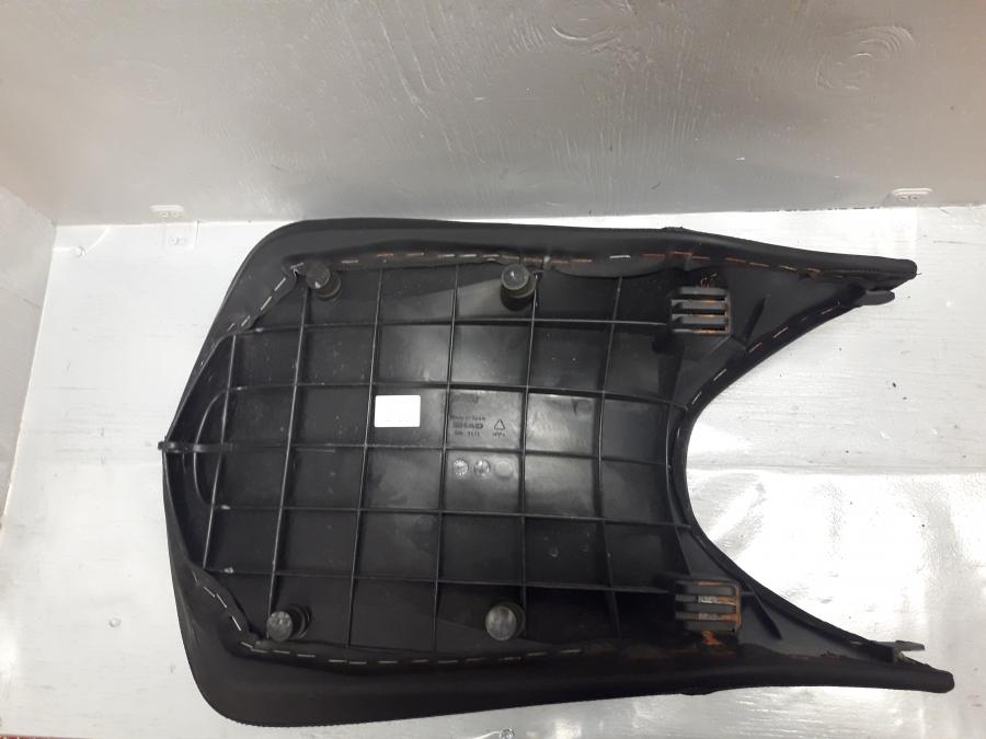 Baksidan på Sadel från en KTM 690 Duke -2015 motorcykel.