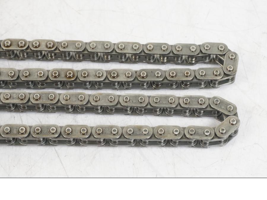 Snett nerifrån på Kamkedja från en BMW R 1200 GS -2018 motorcykel.