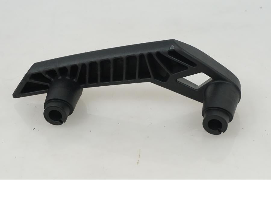 Baksidan på Passagerarhandtag från en KTM 690 Enduro -2023 motorcykel.