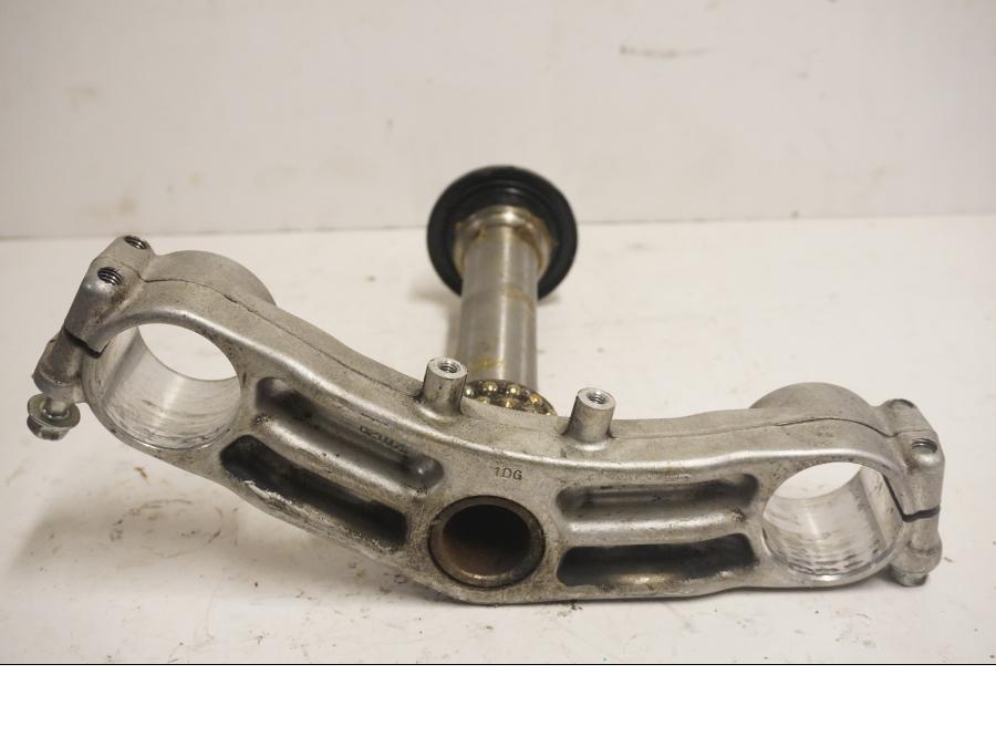 Baksidan på Gaffelkrona från en Kawasaki ZZR 1200 -2002 motorcykel.