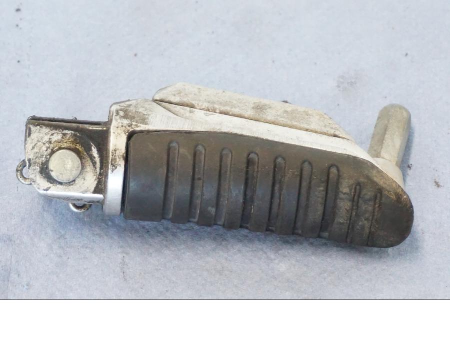 Höger sida på Fotpinne från en Suzuki GSX 1300 BK -2008 motorcykel.