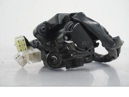 Extrabild6 på <p>Låssats från Yamaha MT-07 ABS 2014. 1st nyckel, tändningslås, antenn, sadellås, cdi och tanklock.</p>

<p>Nyckeln är krokig, går ej att få i styrlåset samt att en mindre plastbit saknas från CDI se bilder.</p> motorcykel.