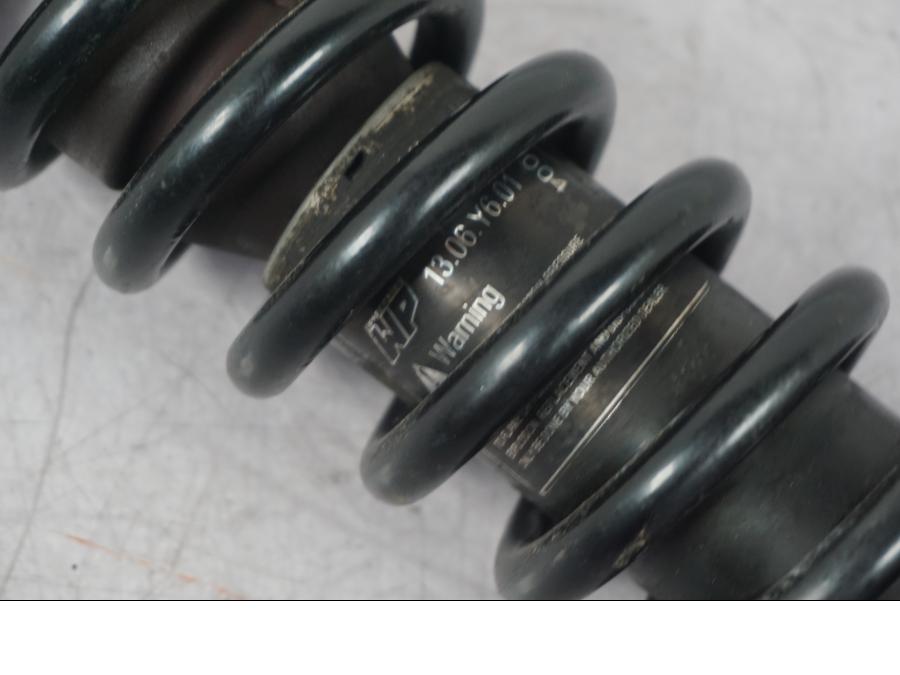 Vänster sida på Stötdämpare från en BMW R 1200 GS -2005 motorcykel.