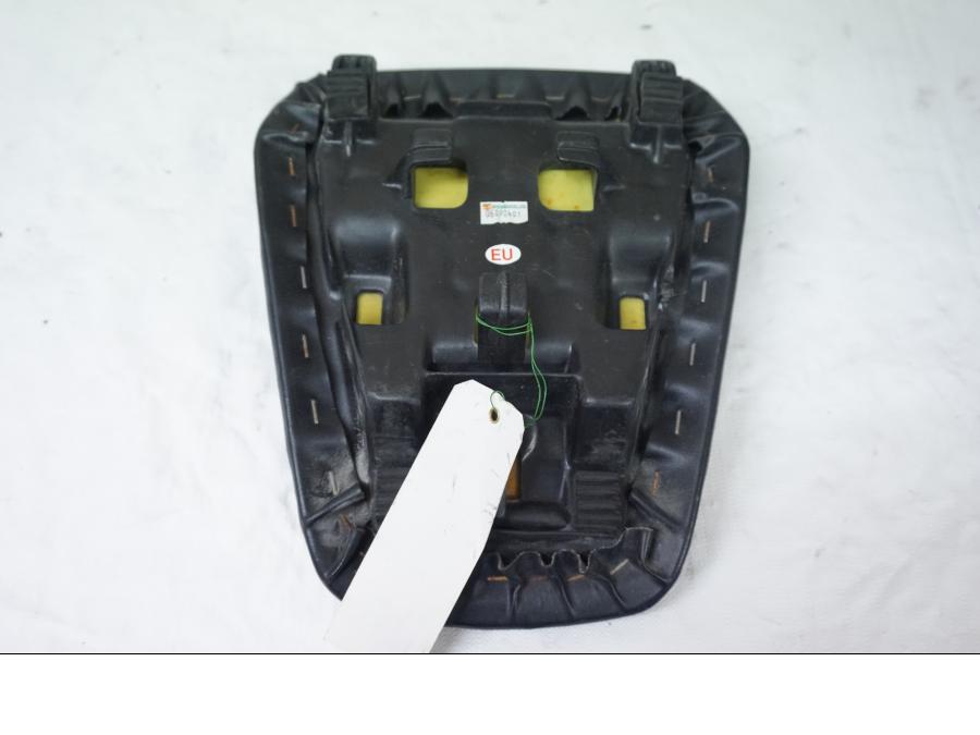 Snett uppifrån på Sadel från en Honda CBR 125 R -2004 motorcykel.