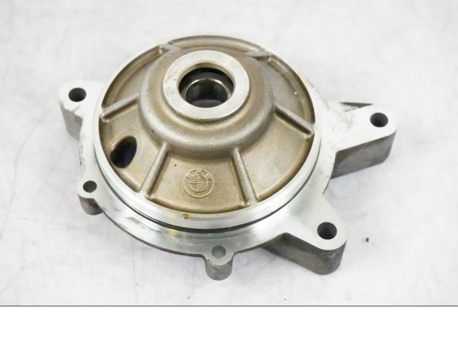 Framsidan på Generator från en BMW K 1200 S -2005 motorcykel.