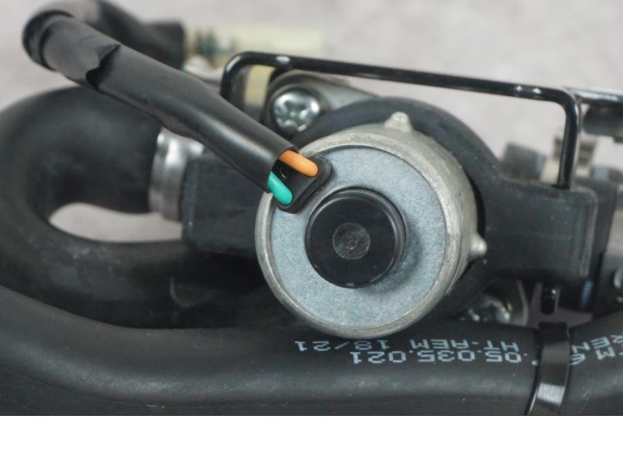 Vänster sida på Second Air från en KTM 1290 Super Duke R -2022 motorcykel.