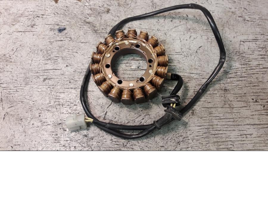 Framsidan på Generator från en Honda XL 600 V -1994 motorcykel.