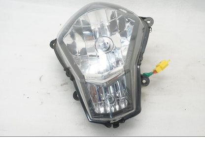 Framsidan på Strålkastare från en KTM 125 Duke -2015 motorcykel.