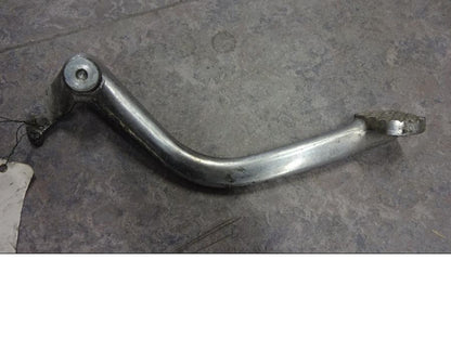 Framsidan på Bromspedal från en Triumph Thunderbird 900 -2001 motorcykel.