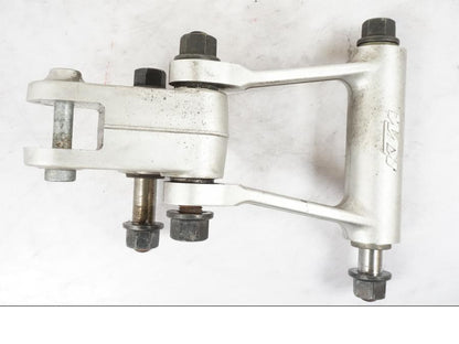 Extrabild2 på Stötdämparlänkage från en KTM 690 Duke -2015 motorcykel.