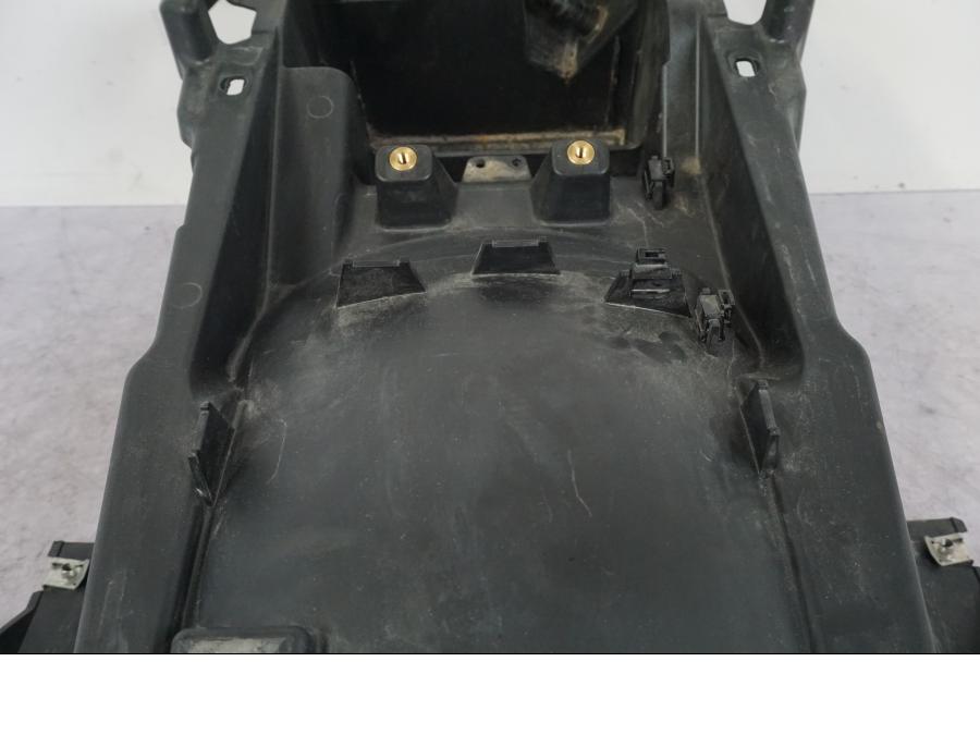 Extrabild2 på Undertail från en BMW K 1600 GTL -2015 motorcykel.