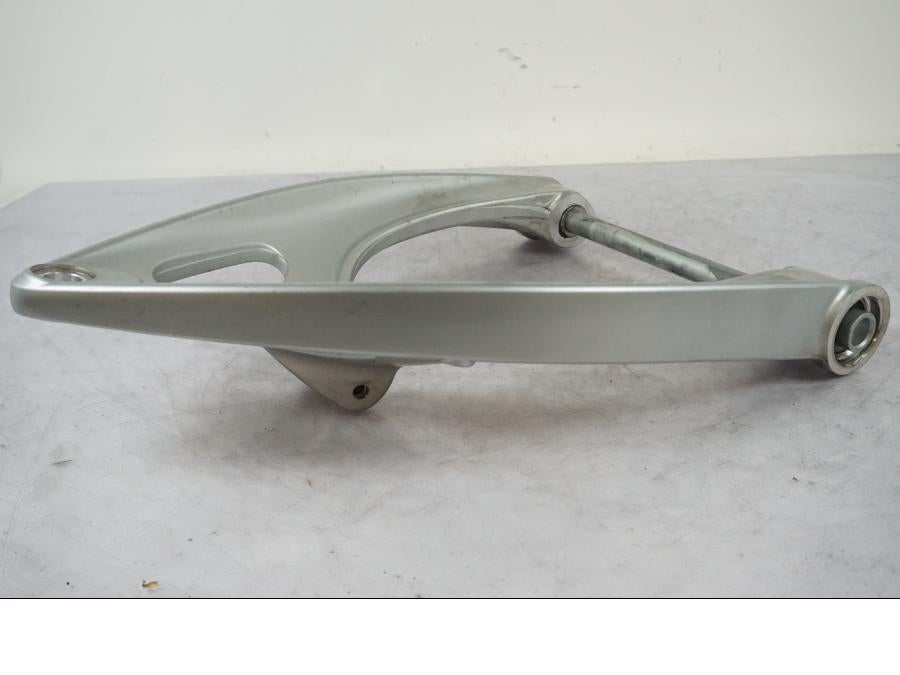 Snett nerifrån på Sving från en BMW R 1200 R -2007 motorcykel.