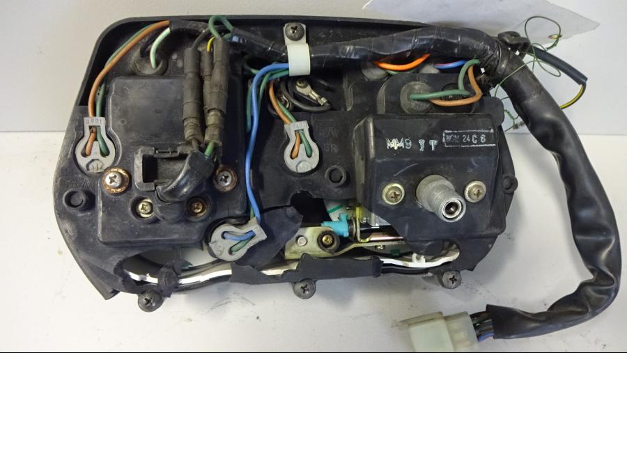 Baksidan på Instrumentpanel från en Honda XL 600 V -1987 motorcykel.