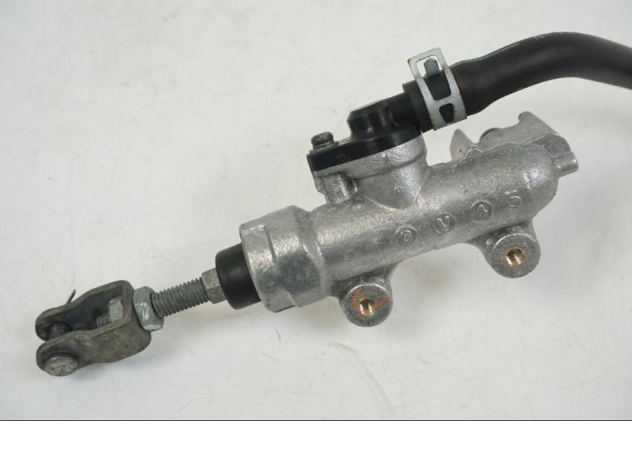 Snett nerifrån på Bromshuvudcylinder från en Suzuki GSX-R 1000 -2007 motorcykel.