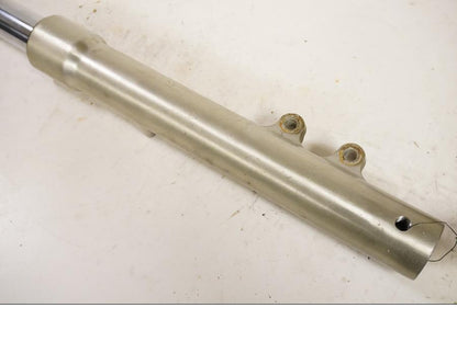 Baksidan på Gaffelben från en Suzuki LS 650 -1993 motorcykel.