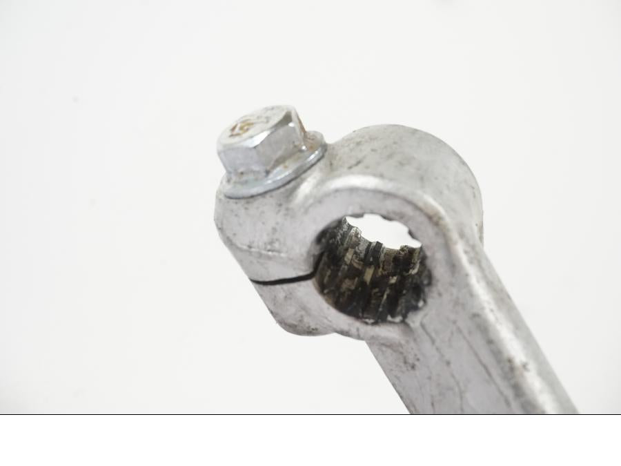 Baksidan på Bromspedal från en Suzuki GSX 550 EF -1985 motorcykel.