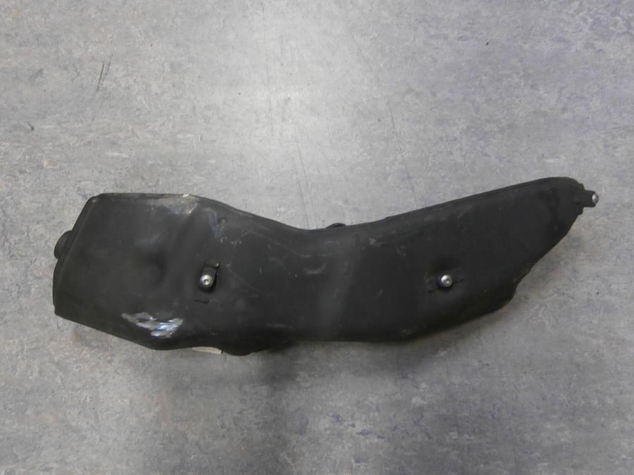 Framsidan på Ljuddämpare från en Honda CB 1000 R -2009 motorcykel.