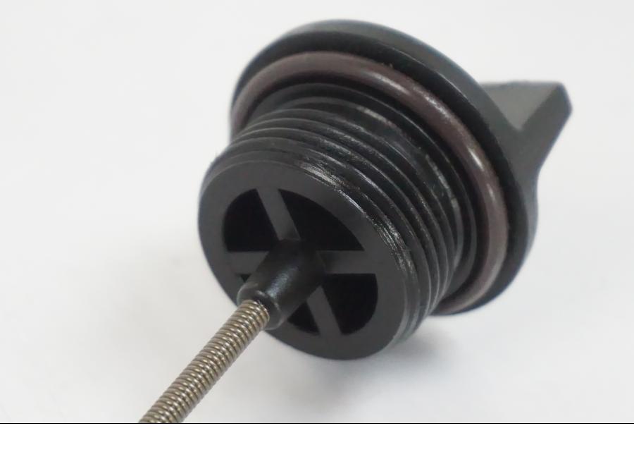 Baksidan på Oljesticka från en BMW F 650 CS -2002 motorcykel.