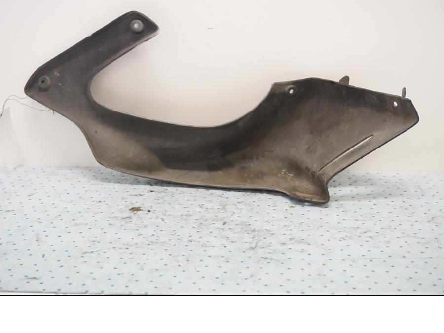 Baksidan på Sidkåpa från en BMW F 650 ST -1999 motorcykel.