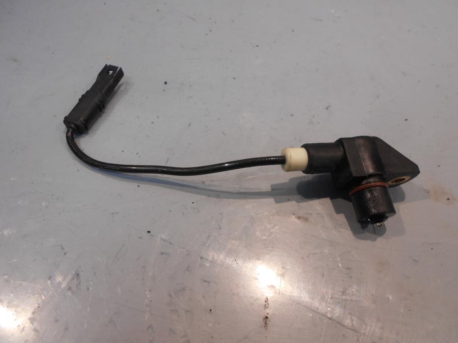 Framsidan på Vevaxelsensor från en BMW R 1200 GS -2014 motorcykel.