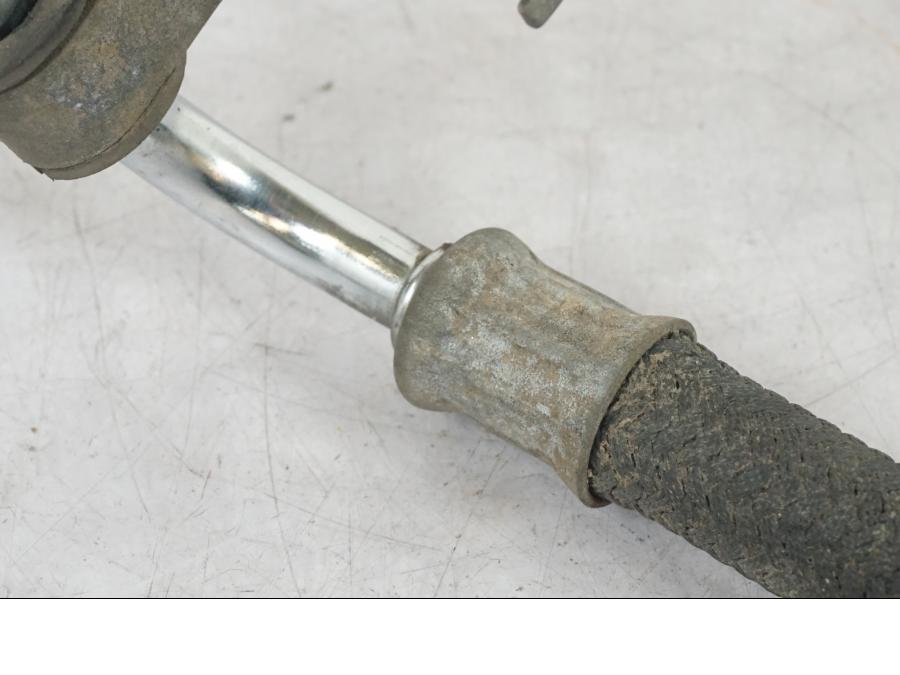 Vänster sida på Oljekylrör från en Honda CBR 1100 XX -1999 motorcykel.