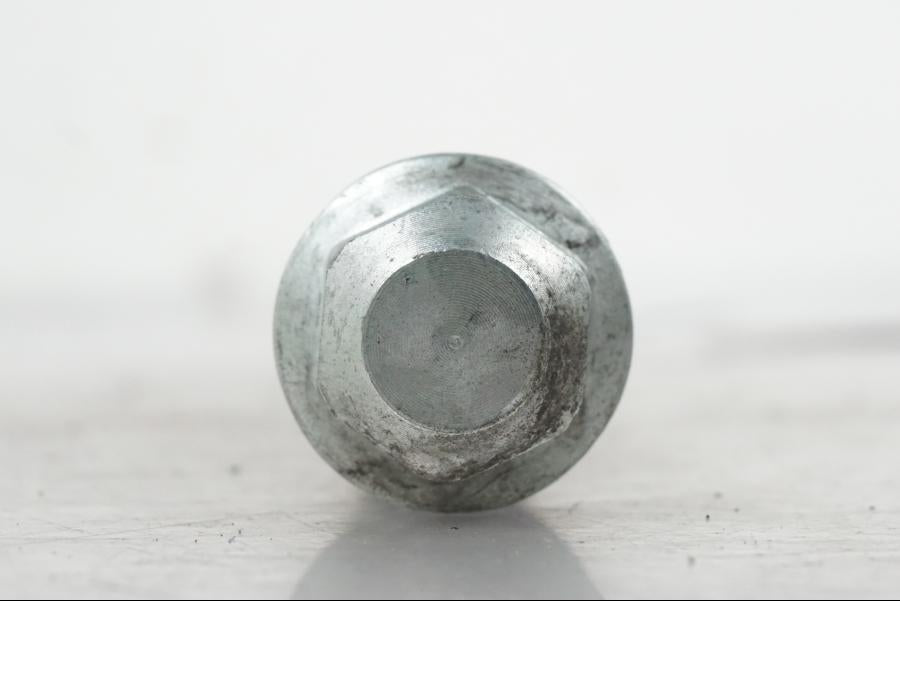 Höger sida på Axel från en H-D Softail FXCW Rocker -2008 motorcykel.