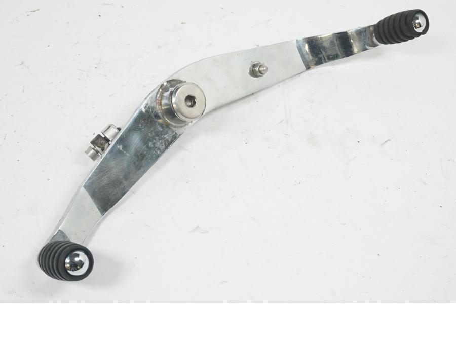 Snett uppifrån på Växelpedal från en Triumph Rocket III -2007 motorcykel.