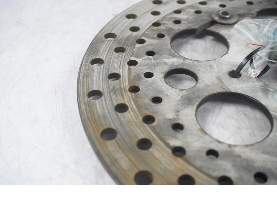 Höger sida på Bromsskiva från en H-D Touring Street Glide FLHX -2009 motorcykel.