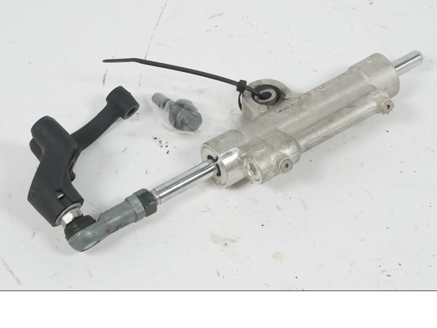 Snett nerifrån på Styrdämpare från en Yamaha YZF 1000 R1 -2007 motorcykel.