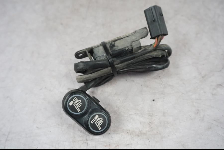 Framsidan på Styrelreglage från en Triumph Tiger Explorer -2016 motorcykel.