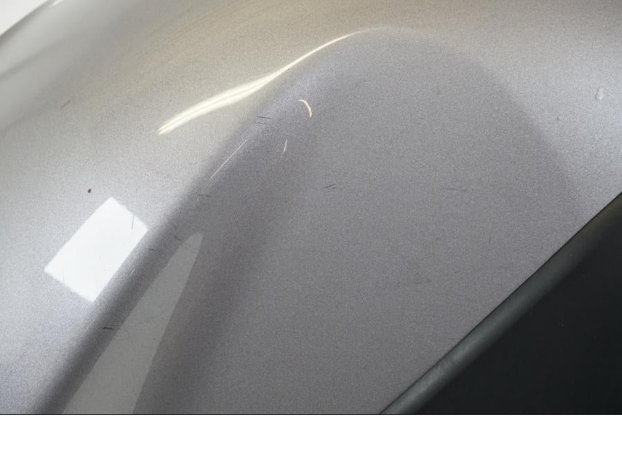 Vänster sida på Bensintank från en Honda ST 1300 -2002 motorcykel.