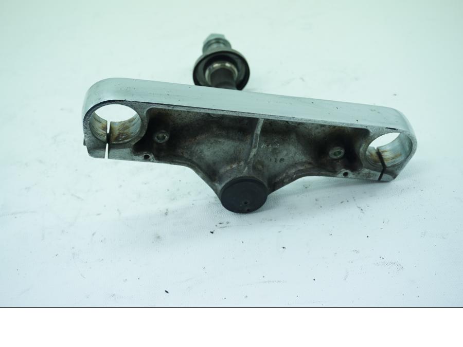 Vänster sida på Gaffelkrona från en Yamaha XVS 1100 -2000 motorcykel.