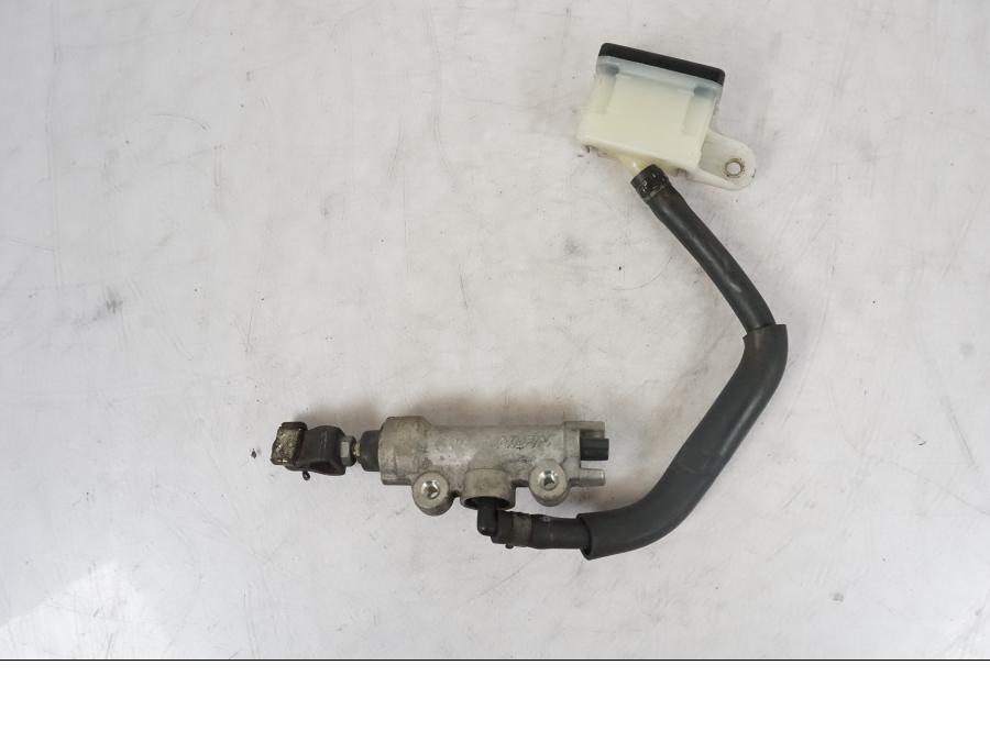 Framsidan på Bromshuvudcylinder från en Honda VTR 1000 F -1997 motorcykel.